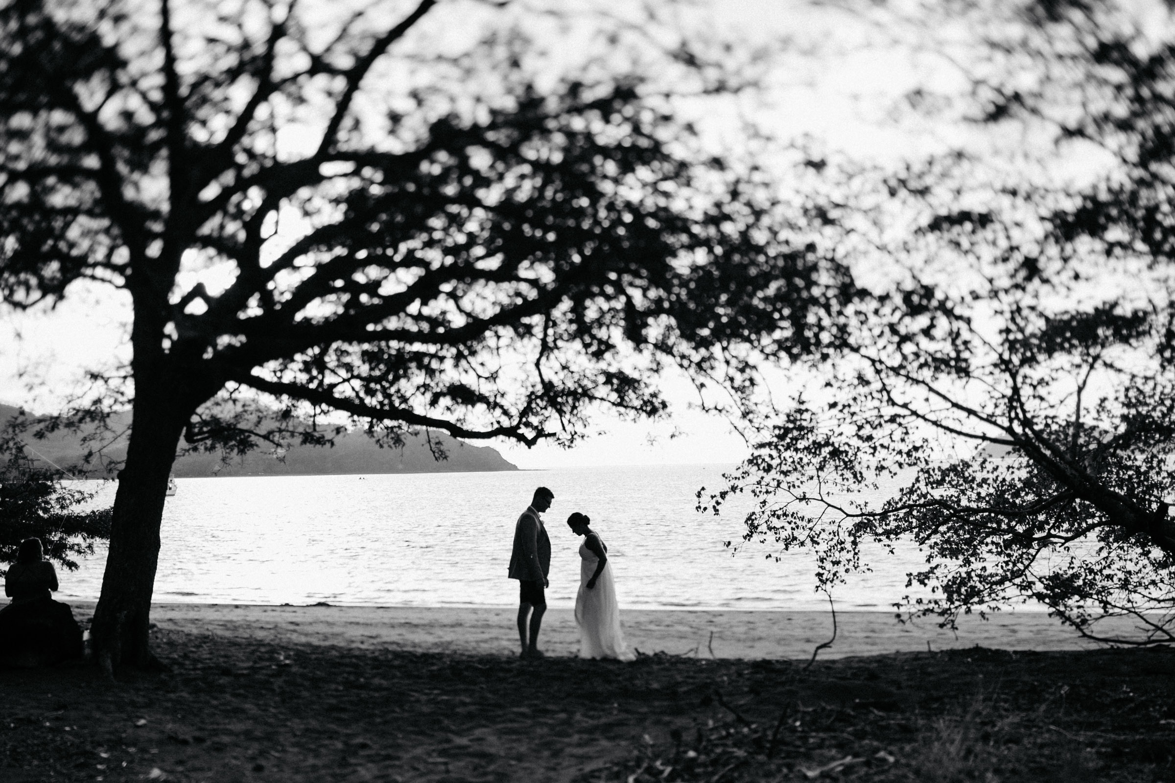 Heiraten in Costa Rica - Brautpaar am Strand