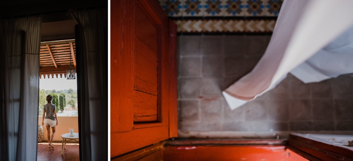 Frau Siemers - Bildpoeten - Hochzeitsfotografie in Barcelona - Clos la Plana- Braut blickt vom Balkon aus auf den Garten der Location.