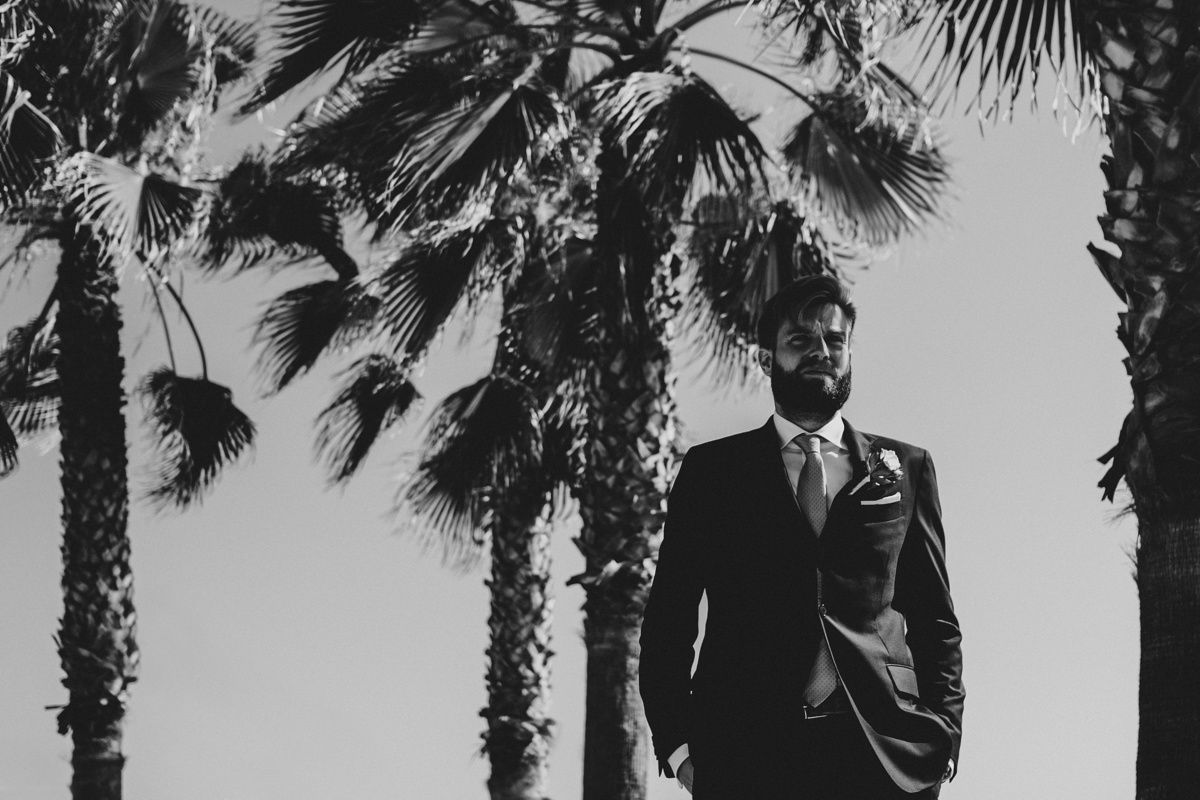 Frau Siemers - Bildpoeten - Heiraten in Barcelona - La Rambla - Strandhochzeit - Der Bräutigam wartet auf seine Braut.