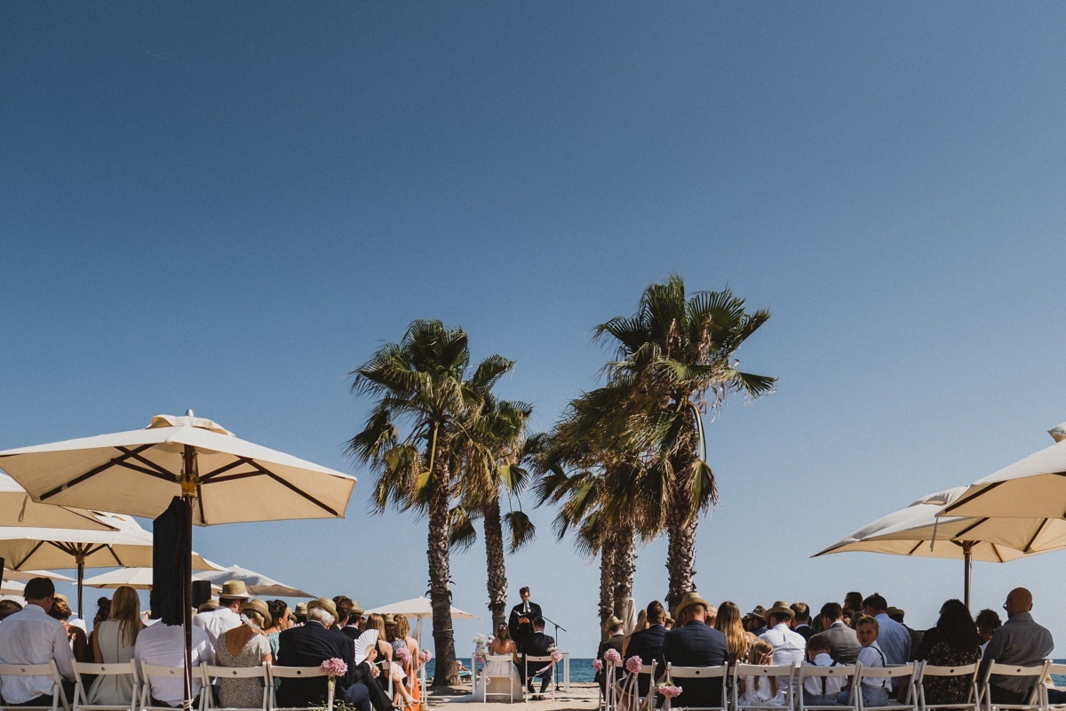 Frau Siemers - Bildpoeten - Heiraten in Barcelona - Strandhochzeit in La Rambla- Blick auf Palmen