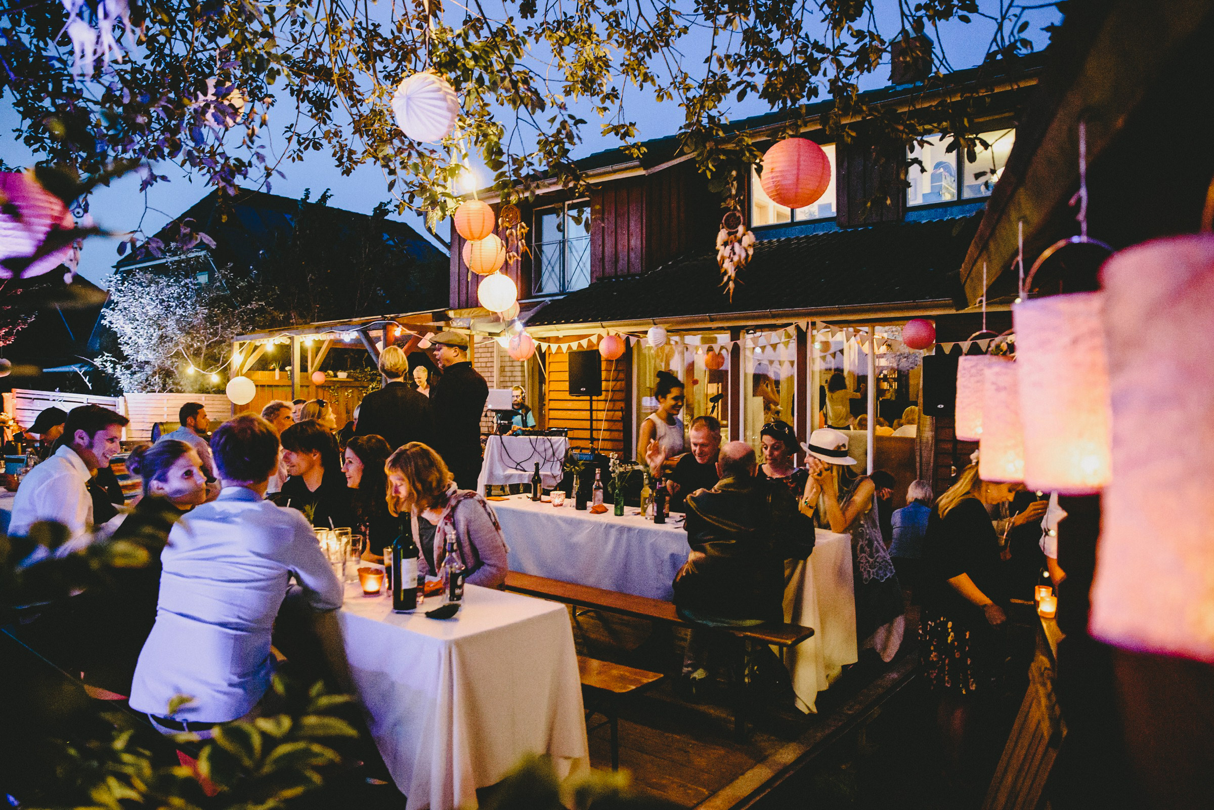Abendstimmung auf der Gartenparty
