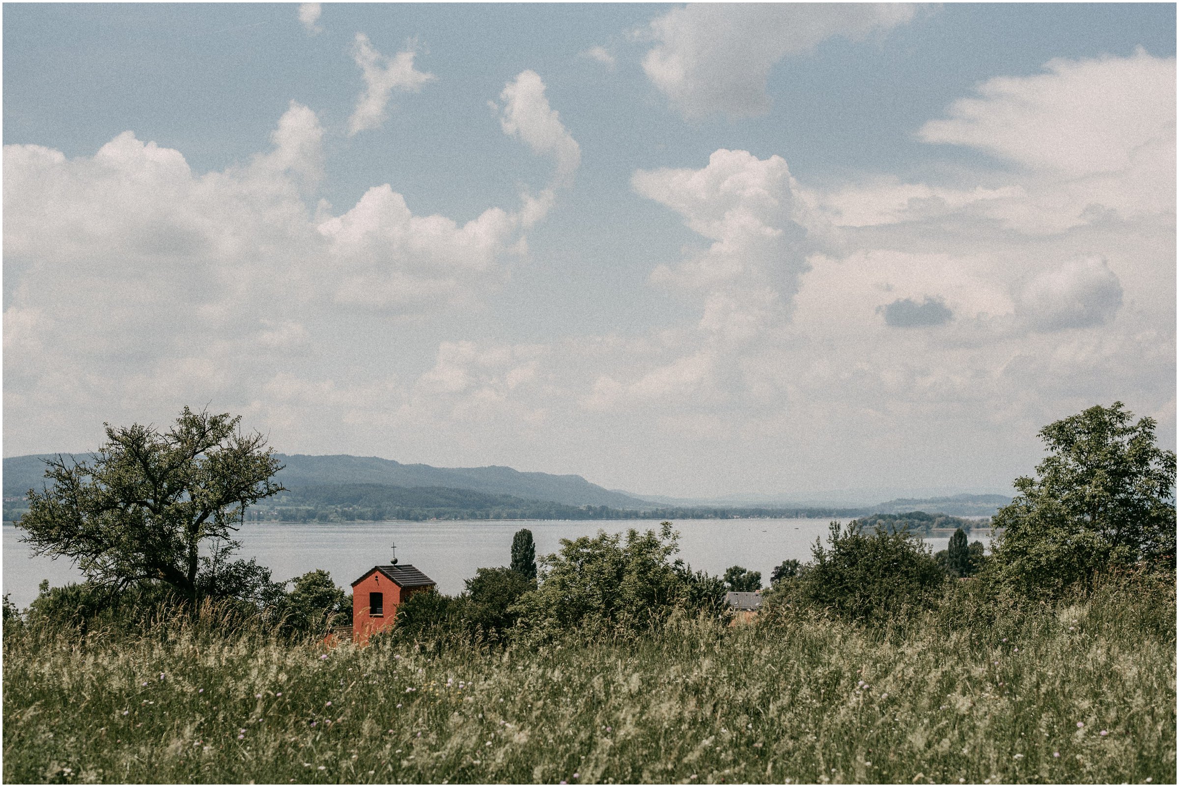 Wiesenhochzeit: Blick über den Bodensee