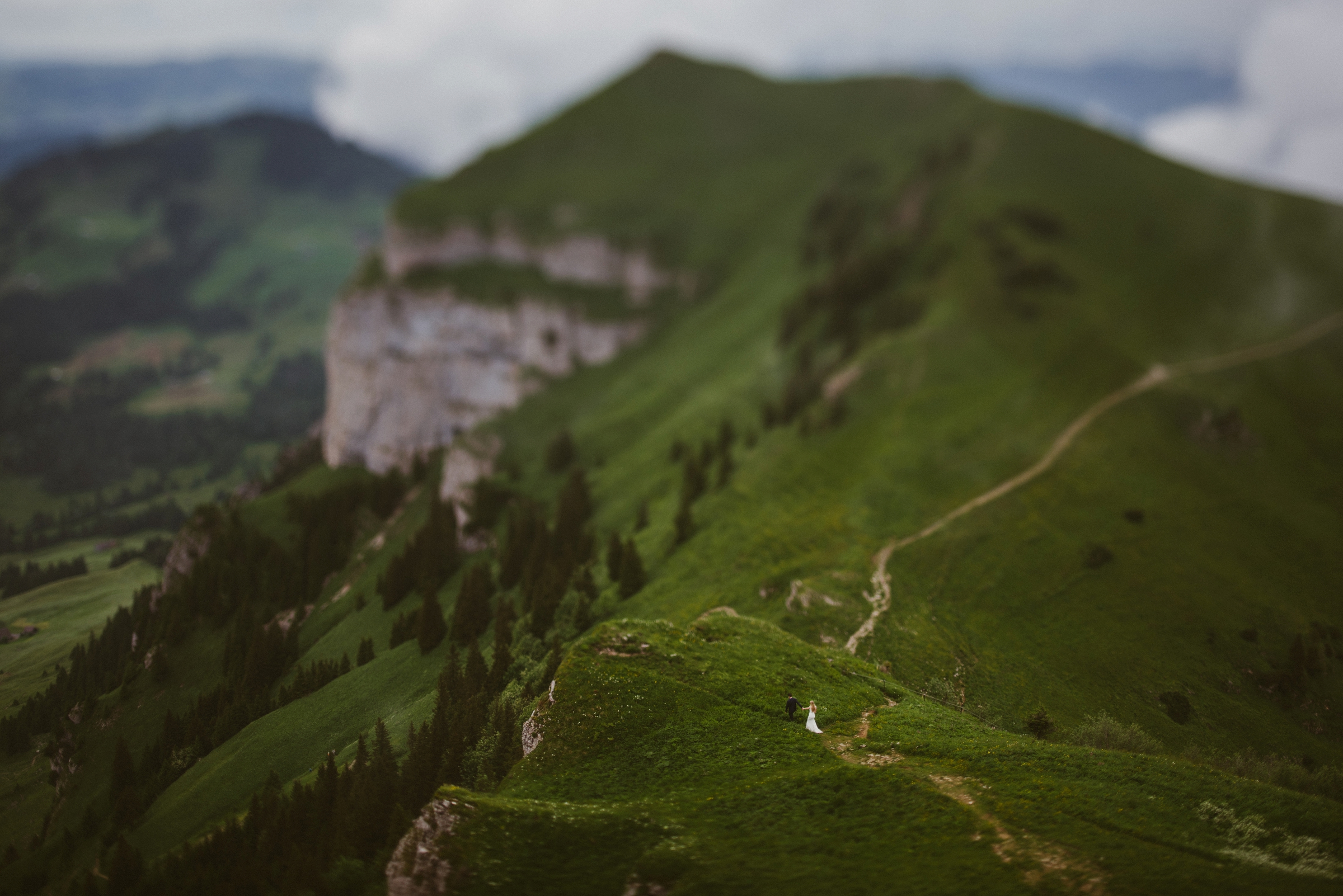 Hochzeit in der Schweiz: After-Wedding Portraits in den Bergen