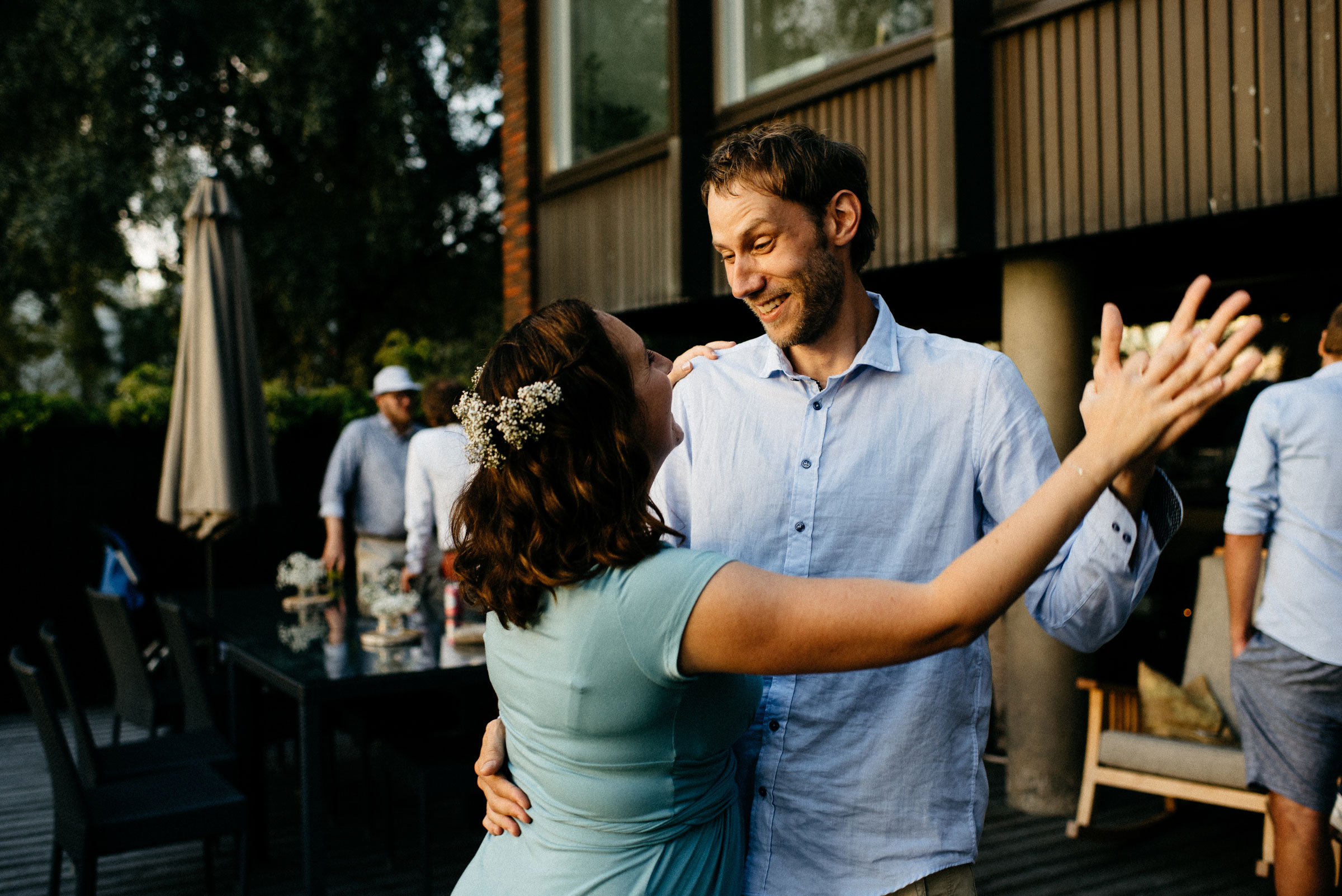 finnische Hochzeit: tanzende Hochzeitsgäste