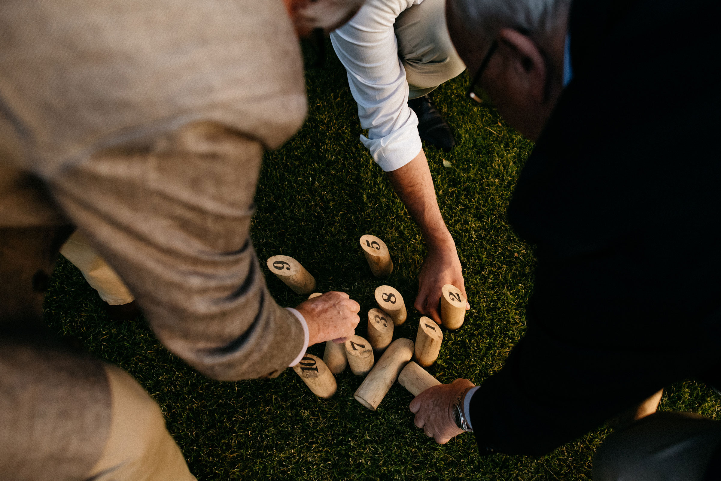 finnische Hochzeit: Hochzeitsgäste spielen Wikinger-Schach