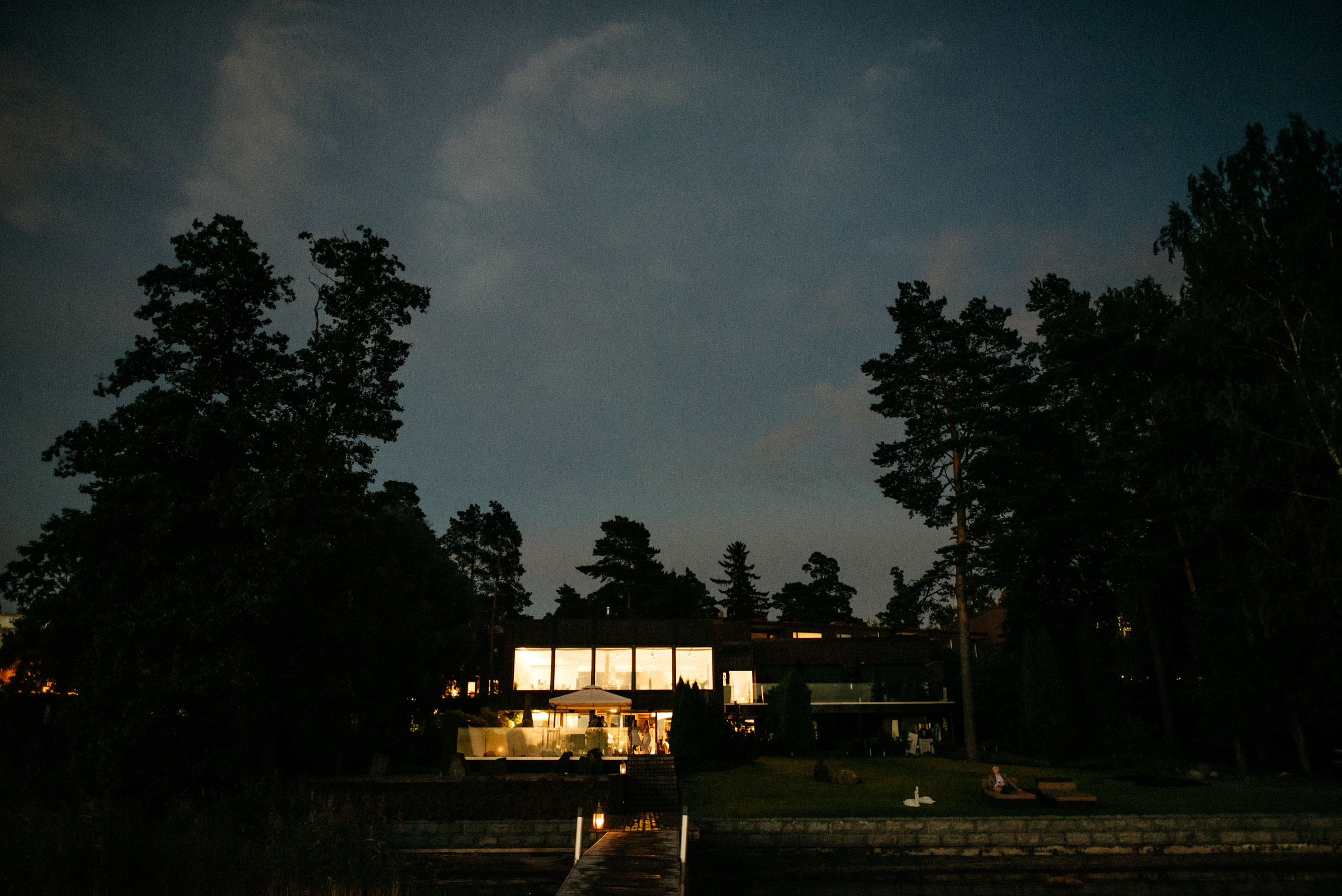 finnische Hochzeit: Abendstimmung über der Hochzeitslocation