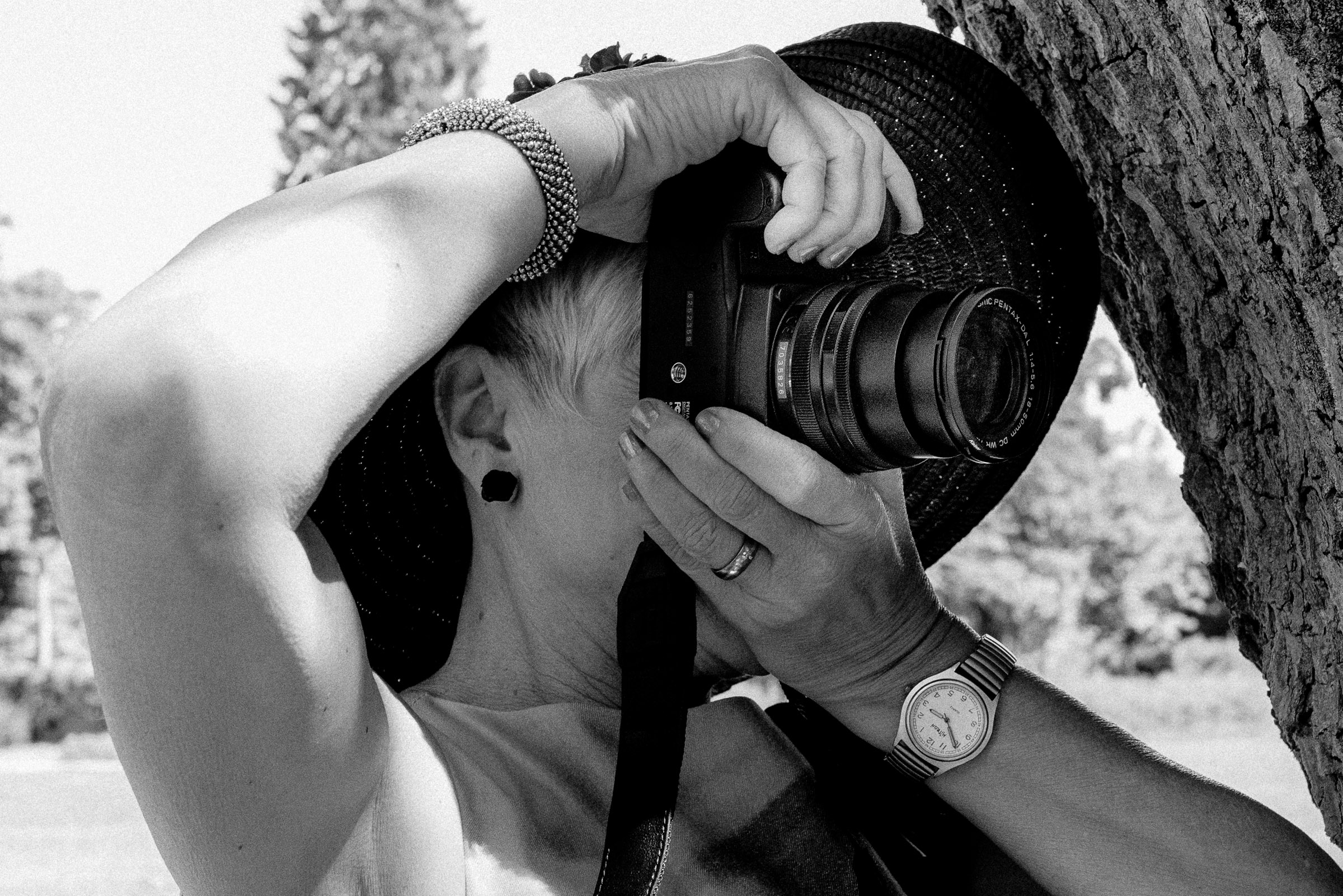 Deutsch-türkische Hochzeit: Hochzeitsgast mit Kamera beim fotografieren
