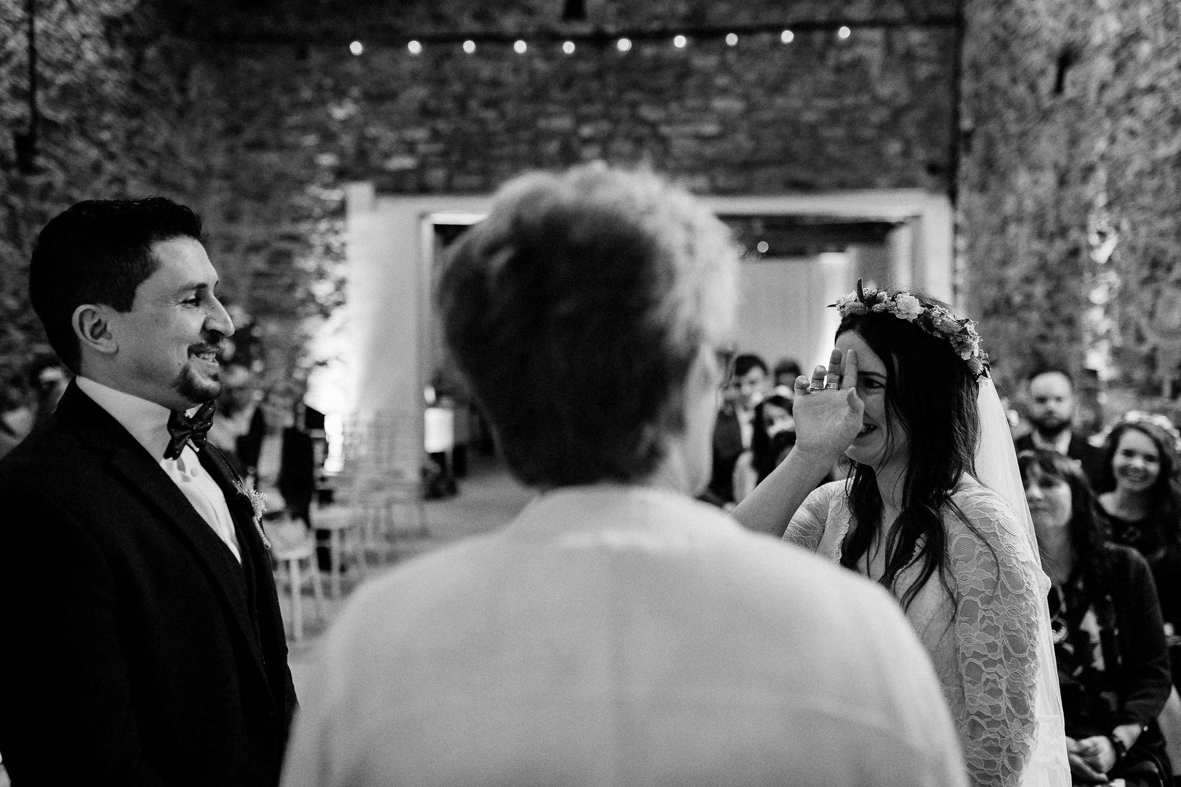 Britische Hochzeit: gerührte Braut