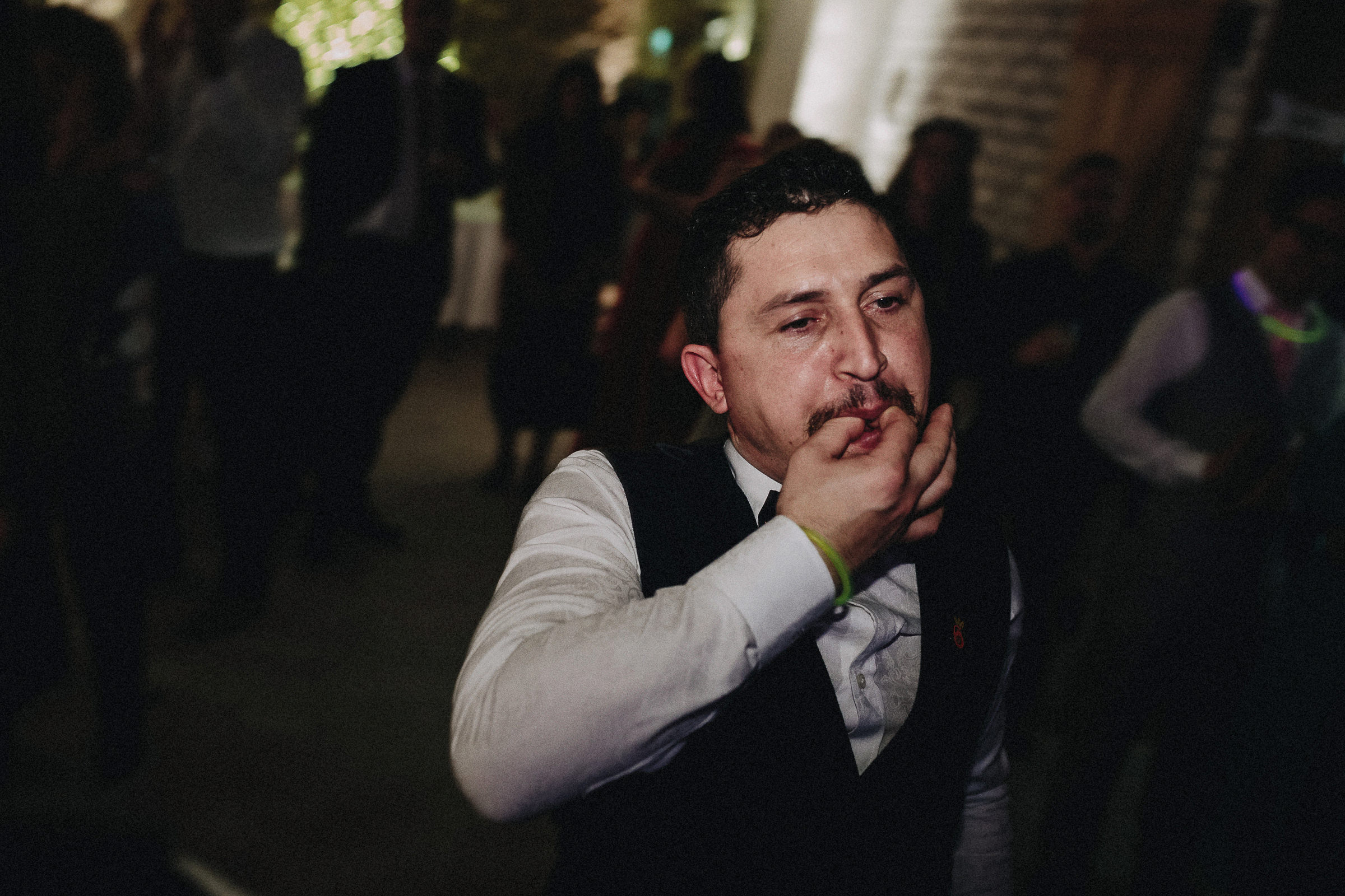 Britische Hochzeit: Bräutigam pfeift