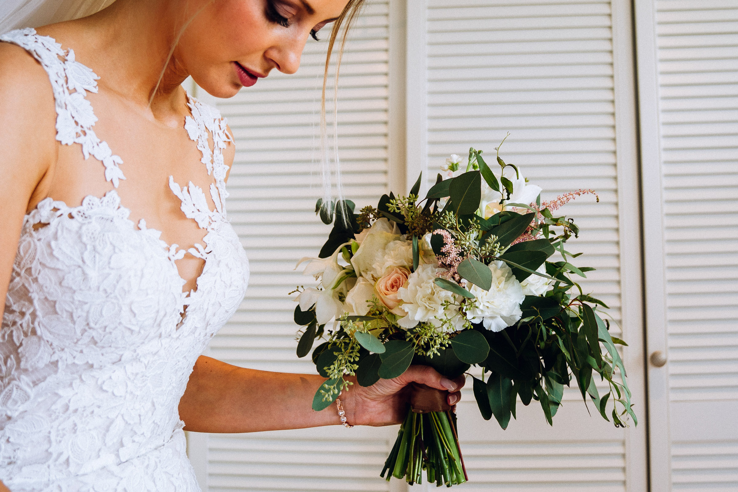 Septemberhochzeit: Braut mit Brautstrauß