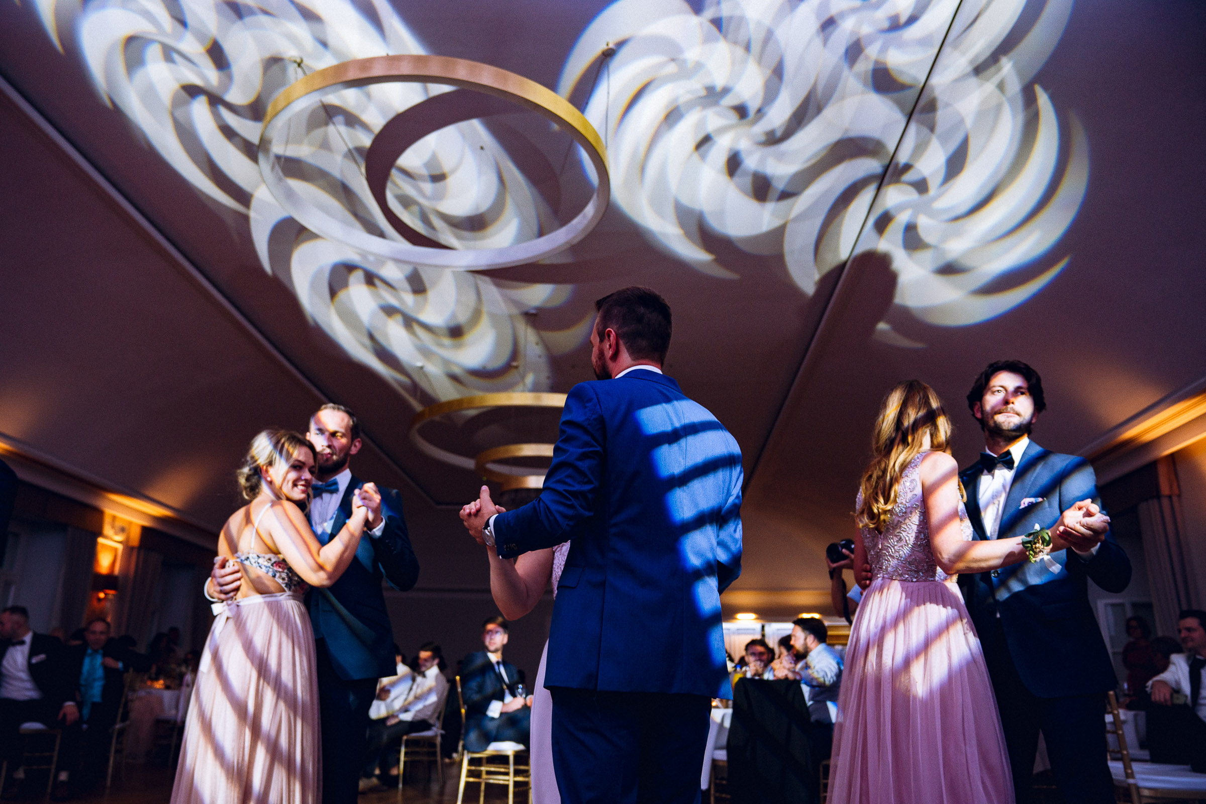 Septemberhochzeit: tanzende Hochzeitsgäste
