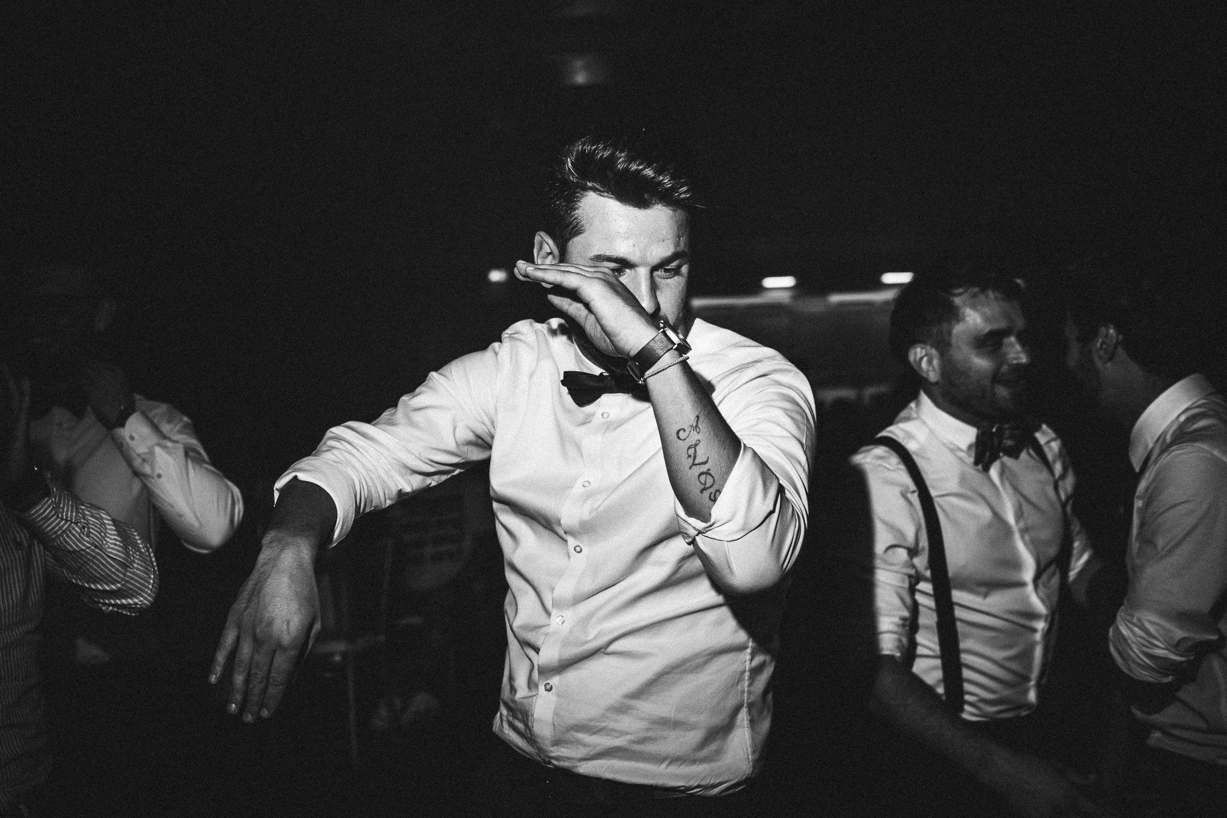 Septemberhochzeit: tanzender Hochzeitsgast