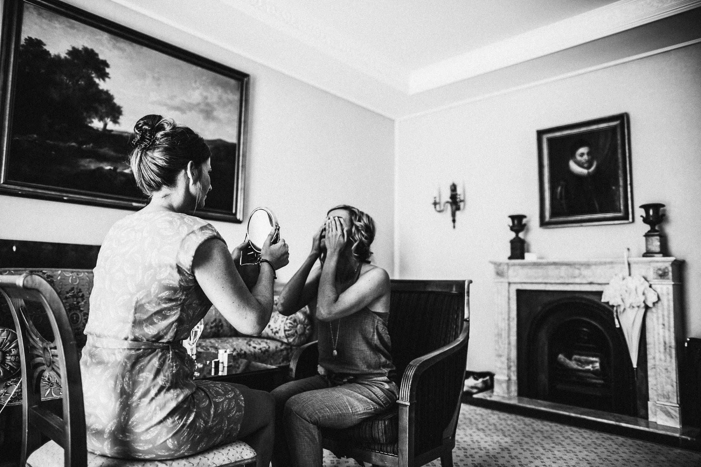 Schlosshochzeit: Braut beim Getting Ready