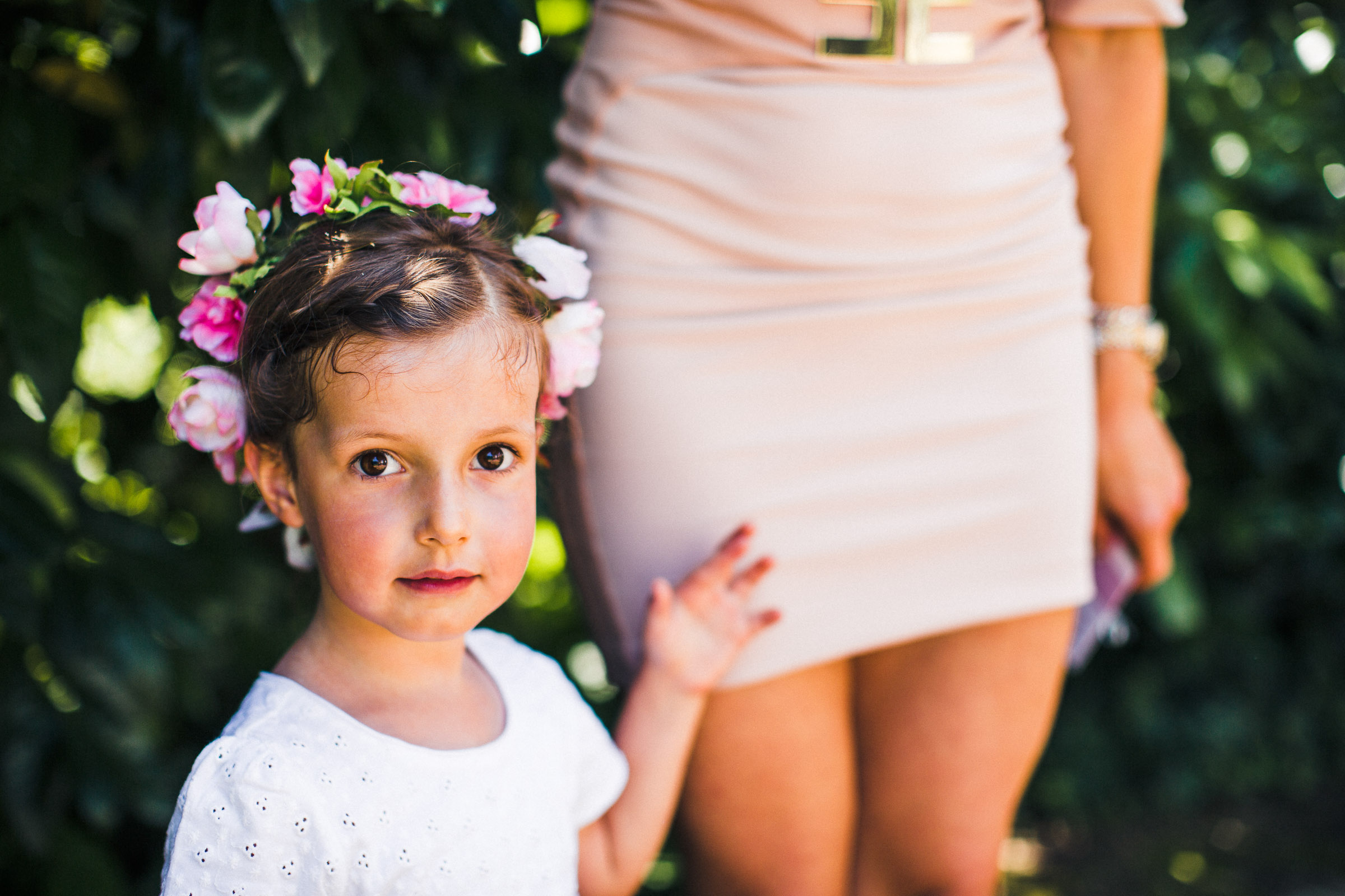 Schlosshochzeit: Mädchen mit Blumenkranz