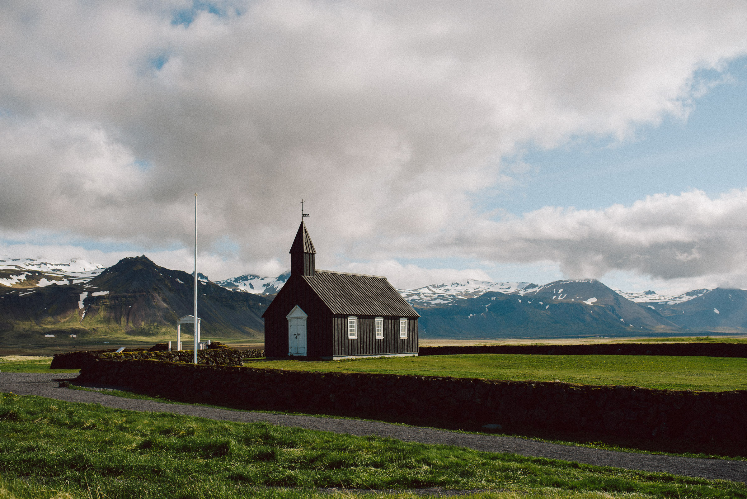Island-Hochzeit: Budir Kirche