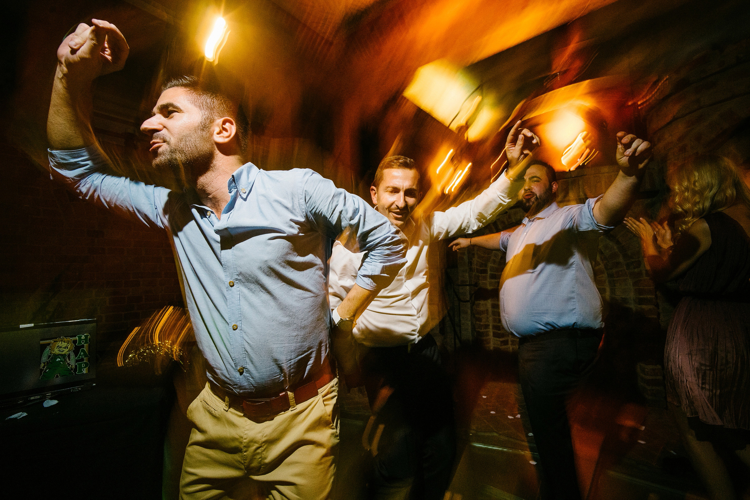 Burghochzeit: wild tanzende Gäste