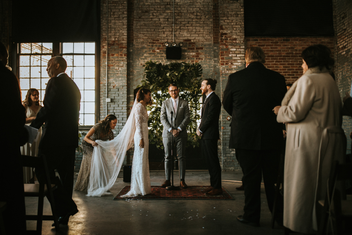 Hochzeit in New York - Braut und Bräutigam stehen sich vor dem Altar gegenüber