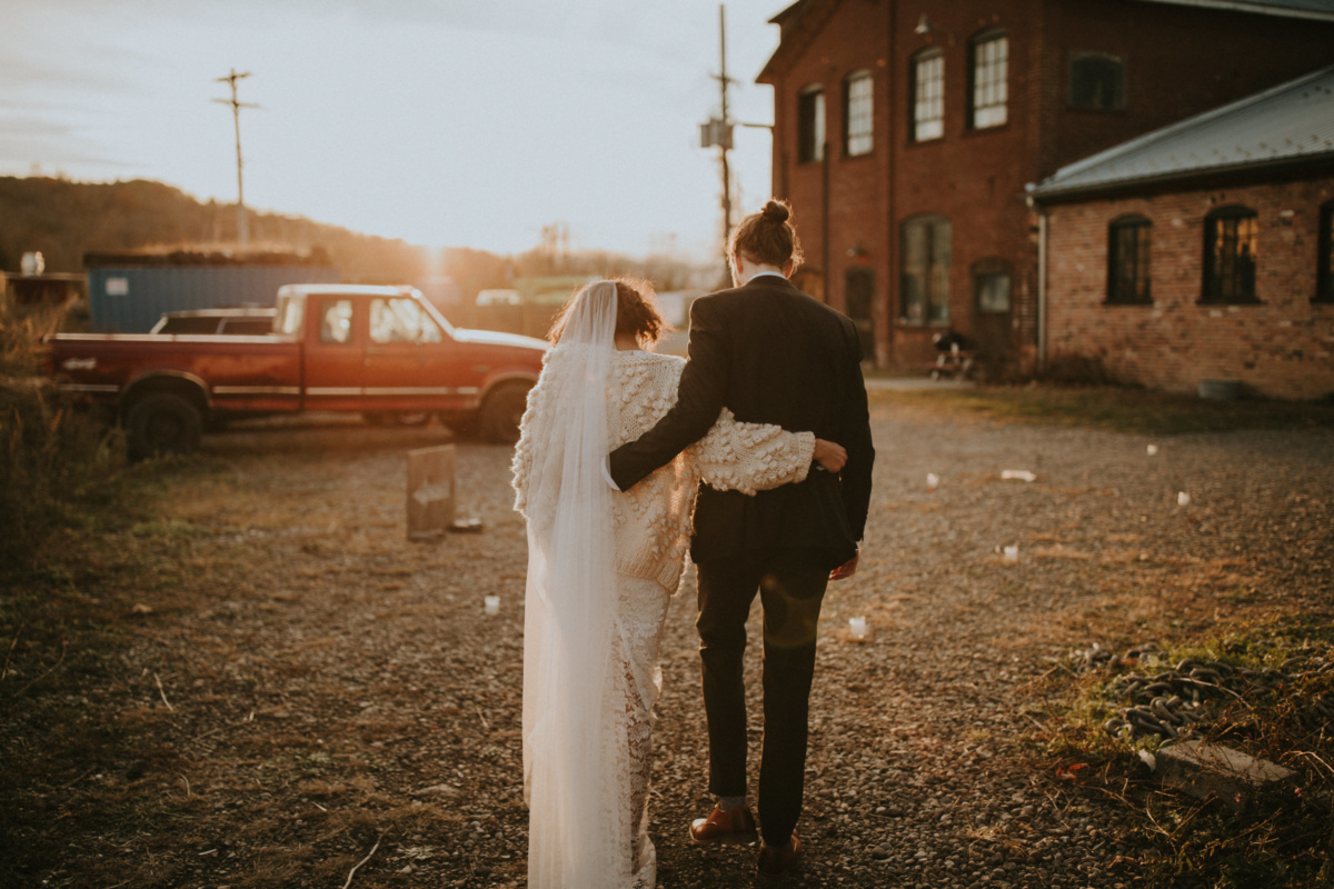 Hochzeit in New York - Brautpaar Arm in Arm