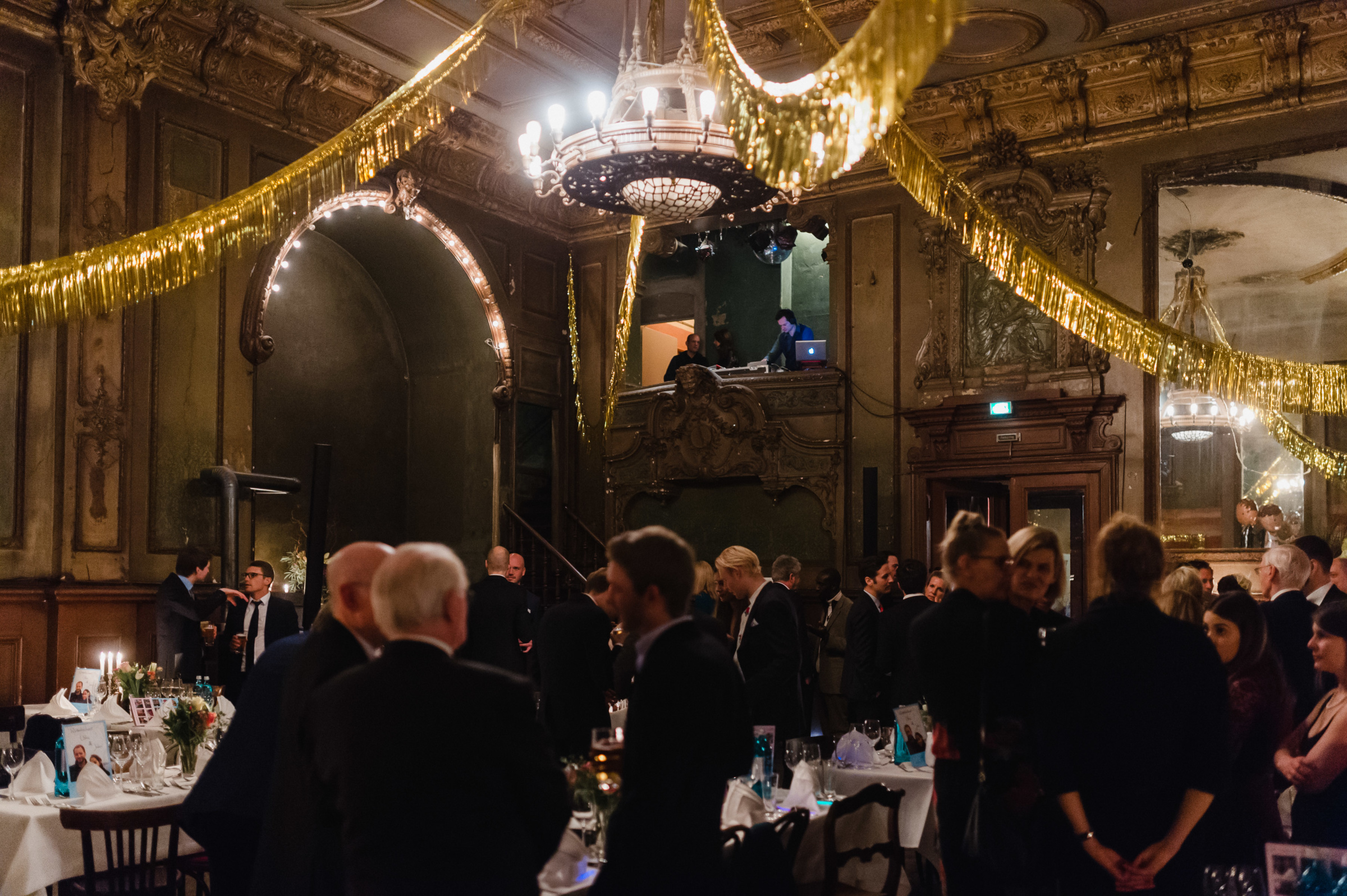 Winterhochzeit: geschmückter Spiegelsaal von Clärchens Ballhaus