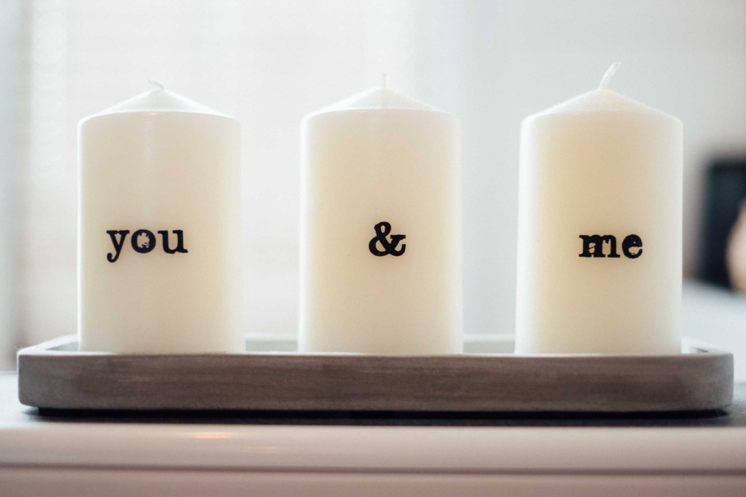Hochzeit in Bremen: Drei Kerzen mit der Beschriftung You and me