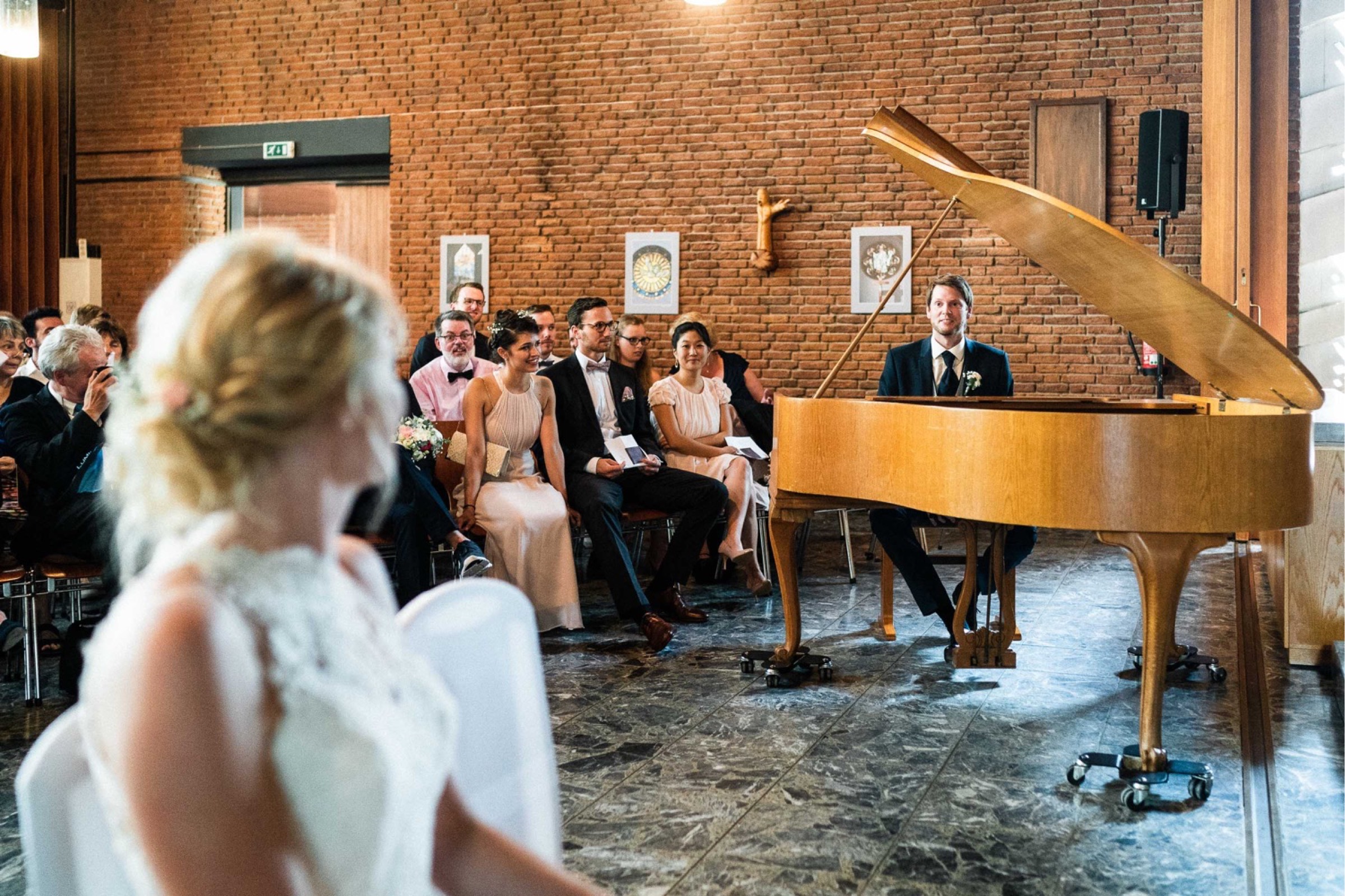 Hochzeit in Paderborn: Bräutigam am Flügel
