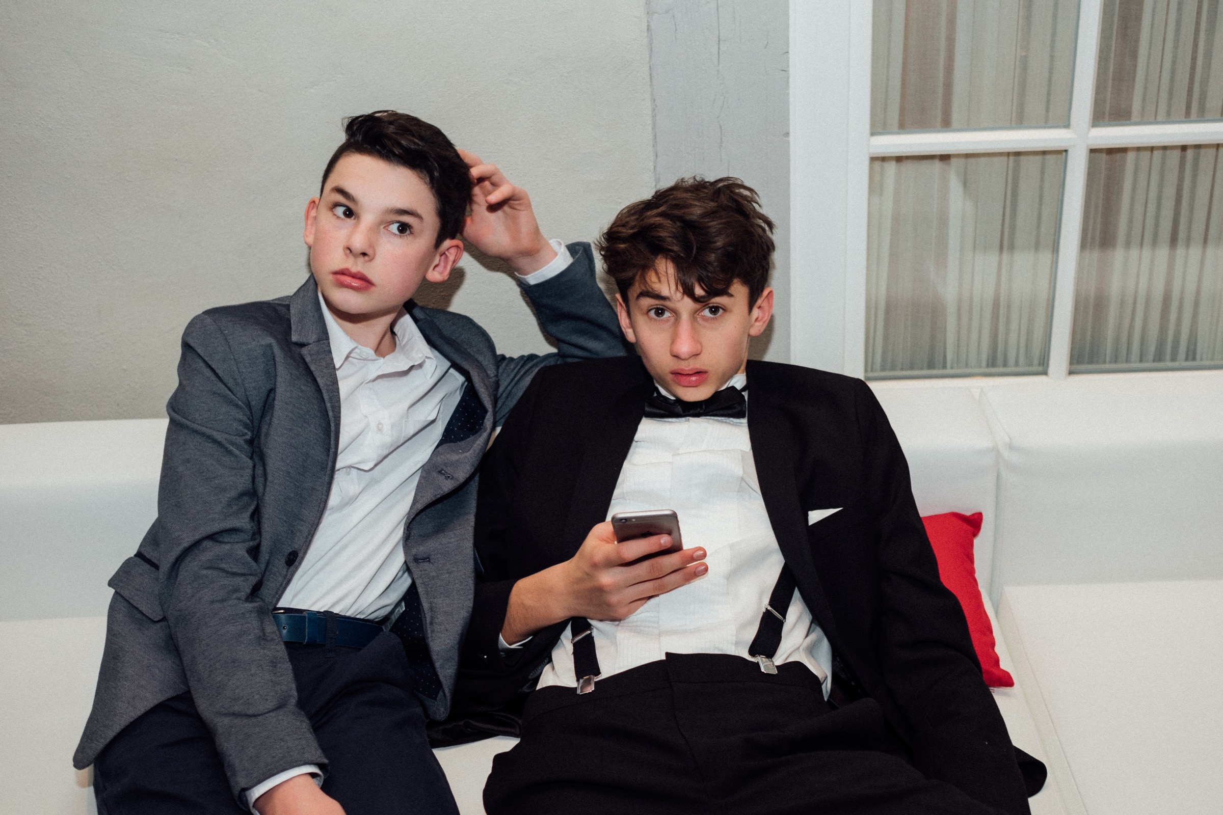 Teenager mit Handy