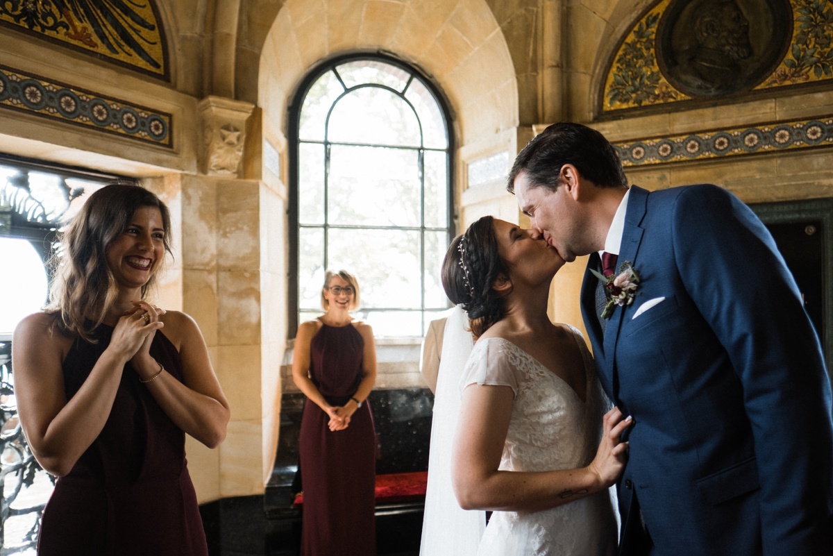 Strandhochzeit in Kiel: Der Hochzeitskuss