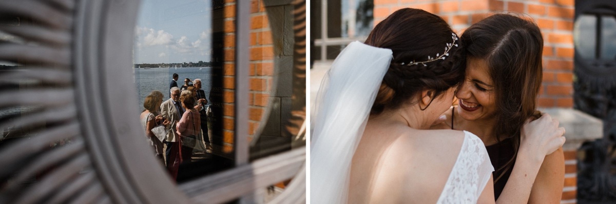 Strandhochzeit in Kiel: Gratulation der Braut.