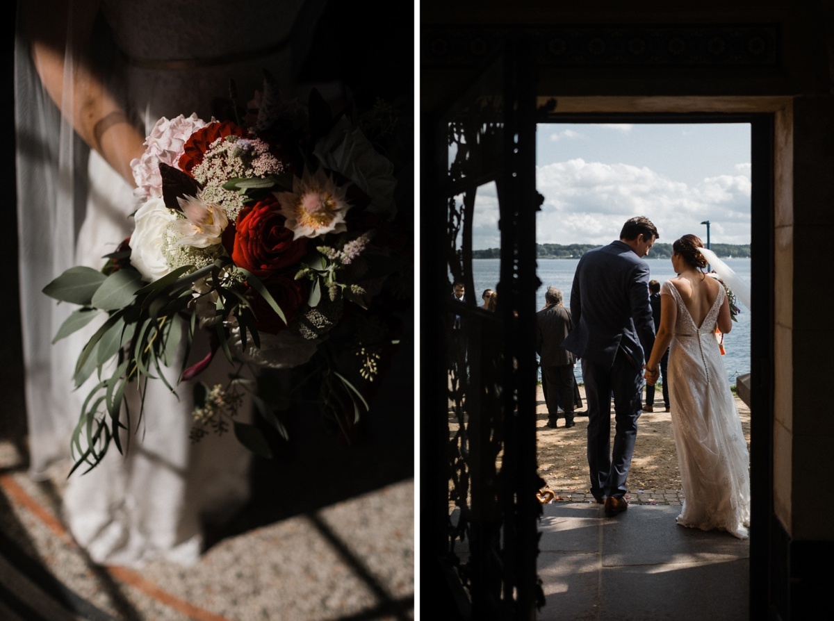 Strandhochzeit in Kiel: Brautstrauß im Detail, Brautpaar verlässt den Leuchtturm