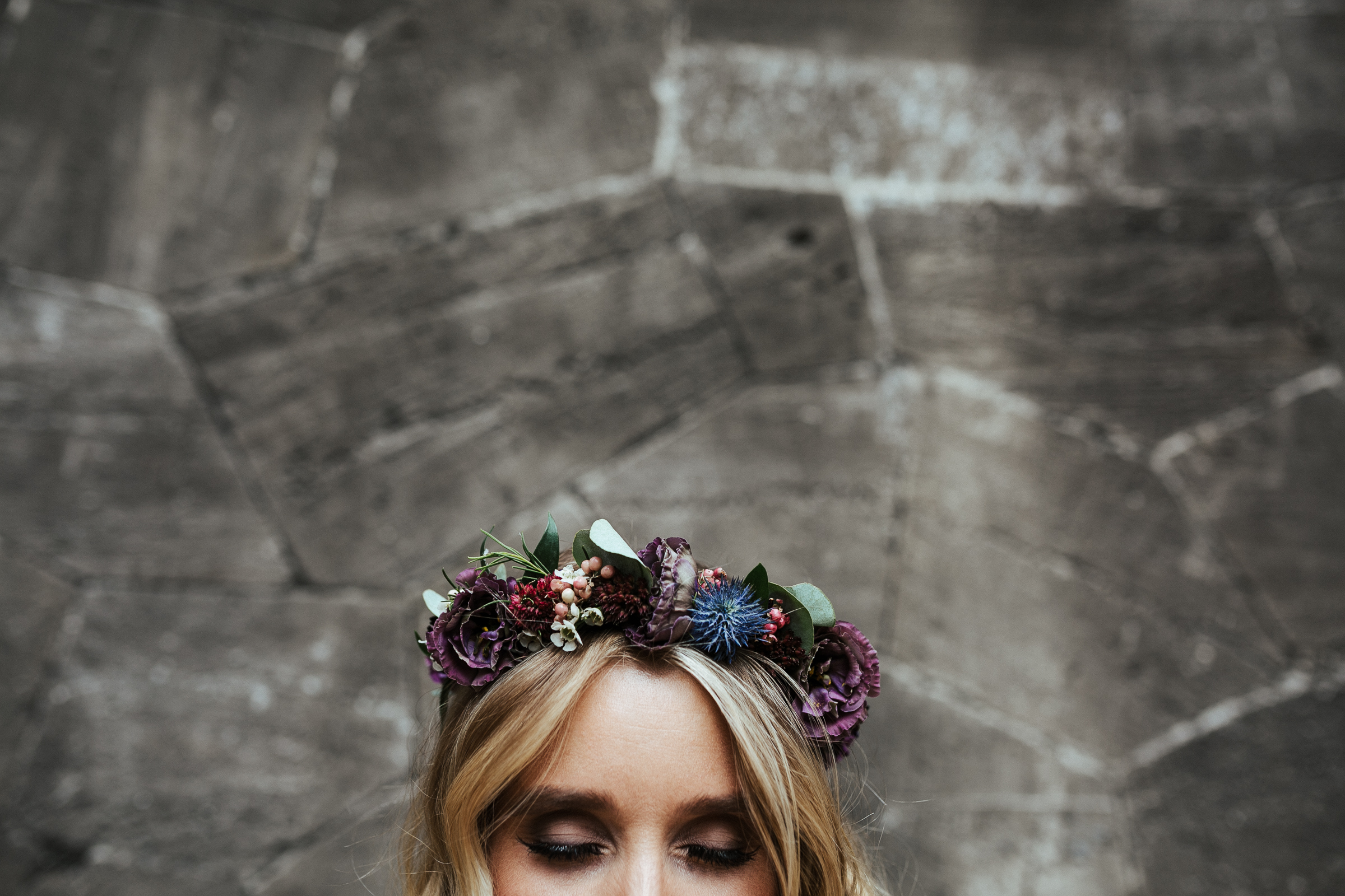 Blumenschmuck von Kopflegenden: Braut mit Blumenkranz