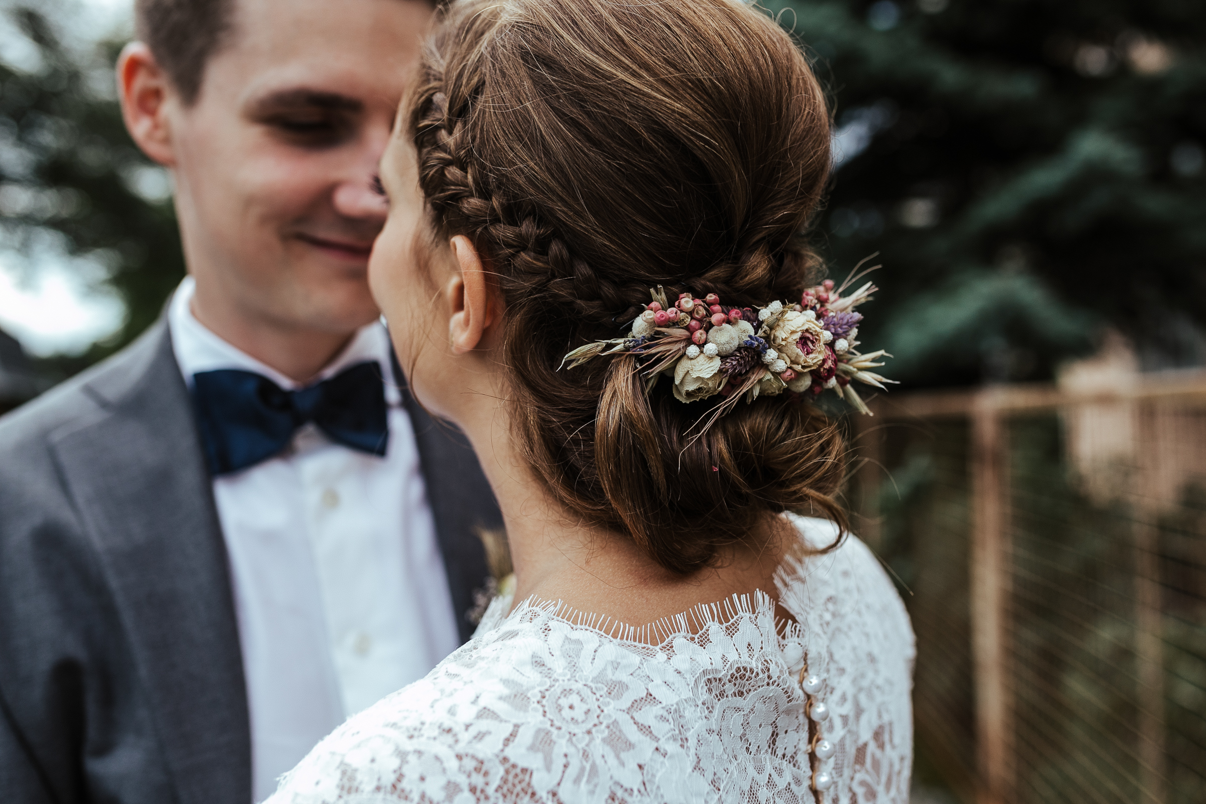 Blumenschmuck von Kopflegenden: Haarschmuck aus Blumen