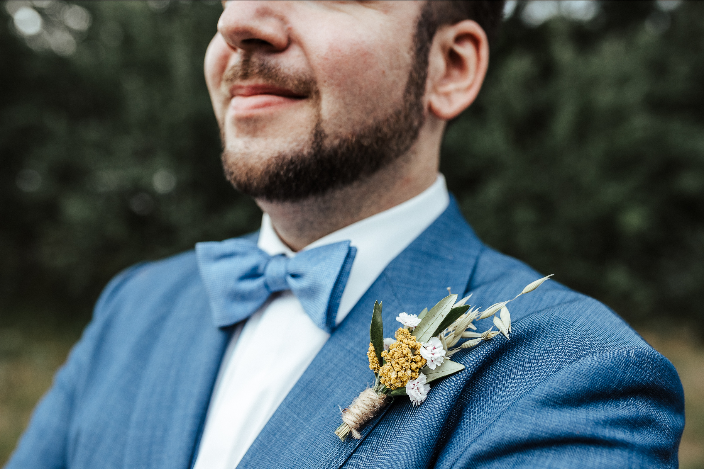 Blumenschmuck von Kopflegenden: Blumenschmuck für den Bräutigam
