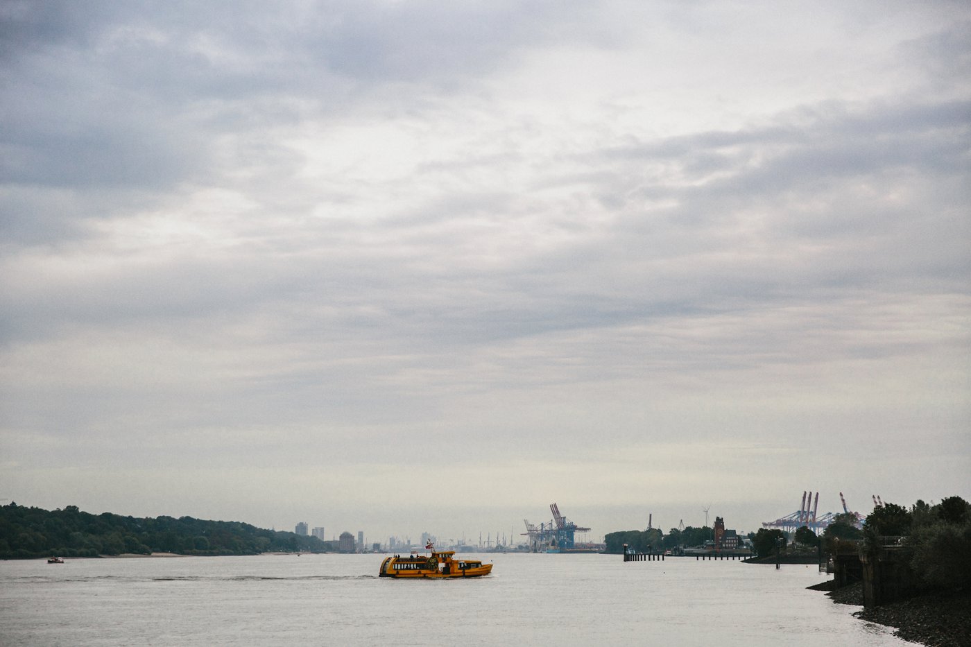 Urbane Hochzeit: Blick auf den Hamburger Hafen