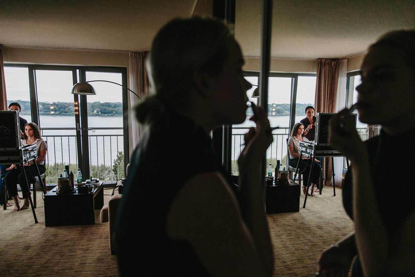 Urbane Hochzeit: Getting Ready im Hotelzimmer der Braut