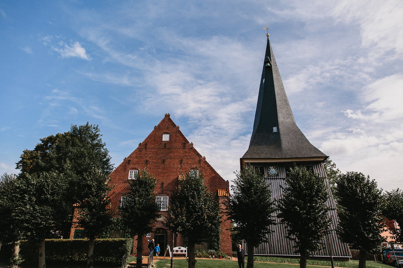 Urbane Hochzeit: St. Matthias Kirche in Jork