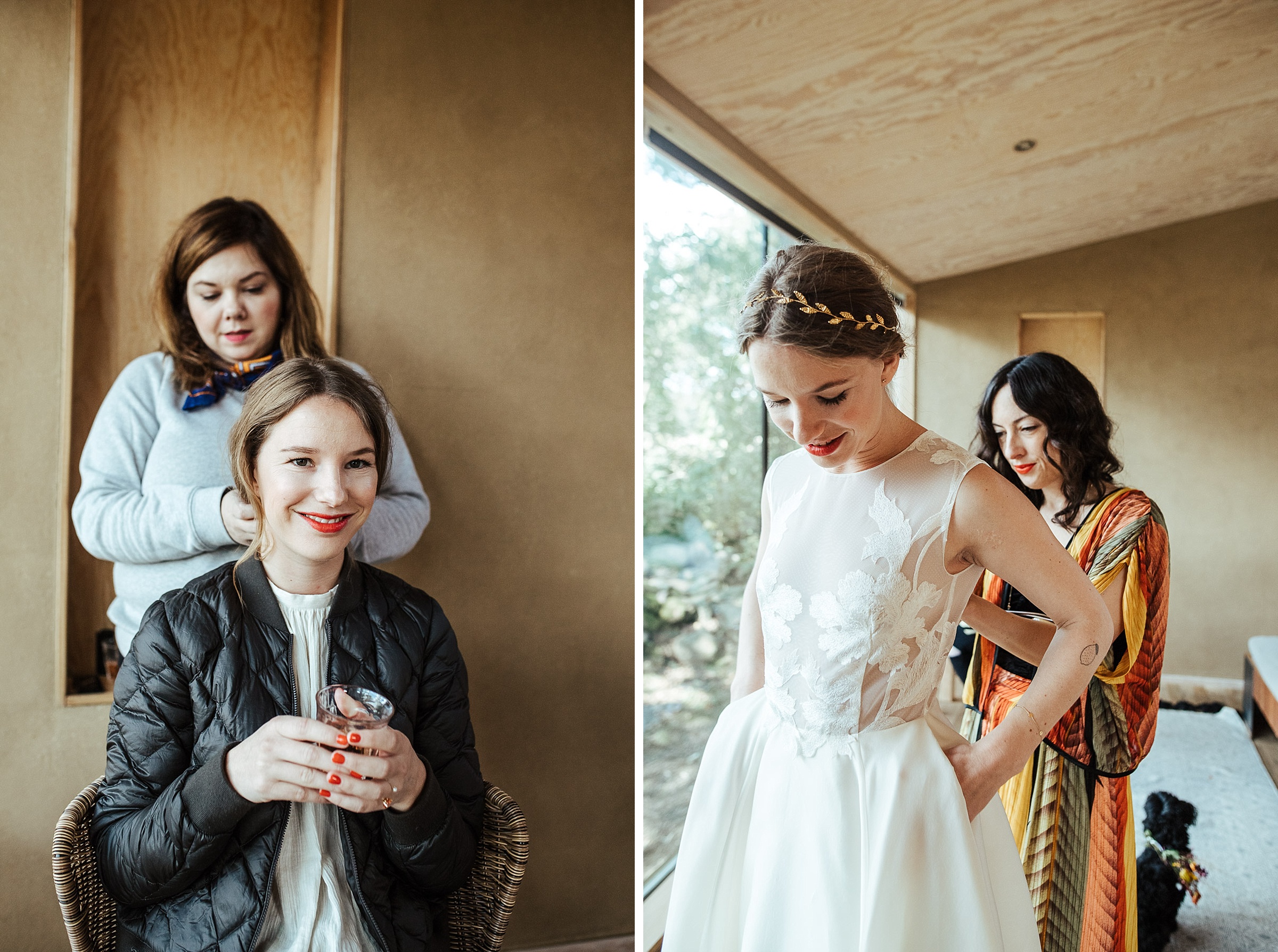 Landhochzeit: Braut zieht sich mit Hilfe einer Freundin das Brautkleid an.